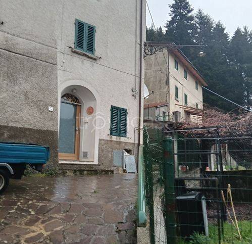 casa indipendente in vendita a Pistoia in zona Pracchia