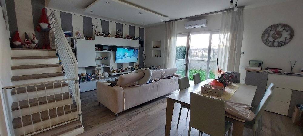 casa indipendente in vendita a Pistoia in zona Spazzavento