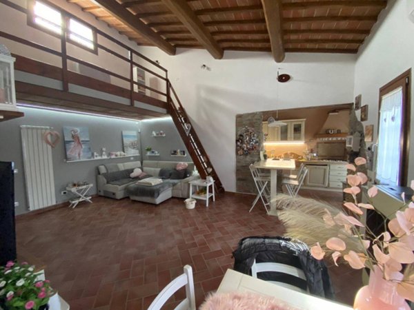 casa indipendente in vendita a Pistoia in zona Valdibure
