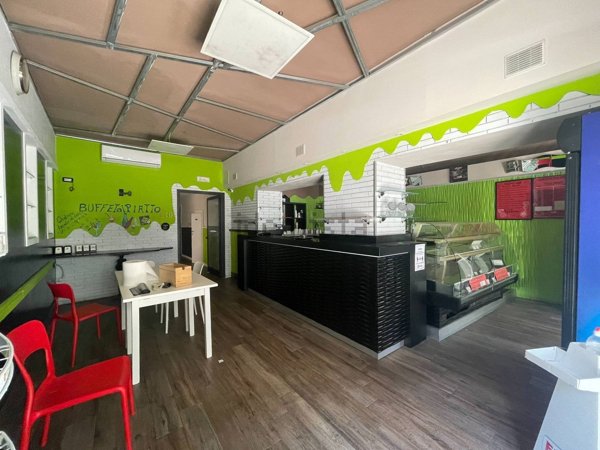 negozio in vendita a Pistoia in zona Centro Città