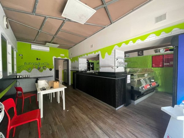 locale commerciale in vendita a Pistoia in zona Centro Città
