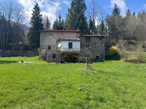 casa indipendente in vendita a Pistoia in zona Le Piastre