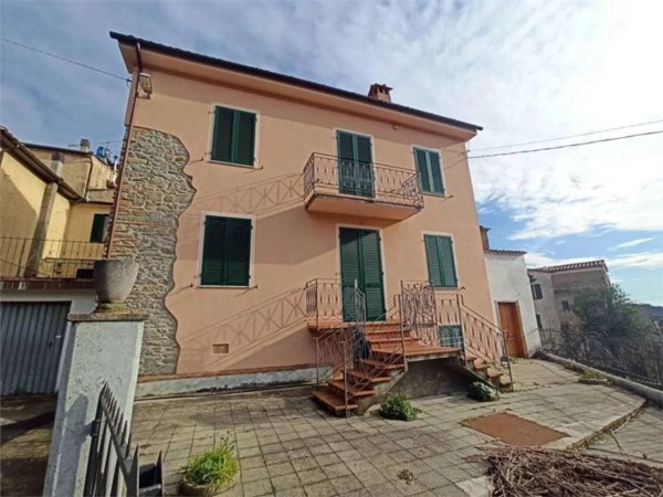 casa indipendente in vendita a Pistoia in zona Santomoro