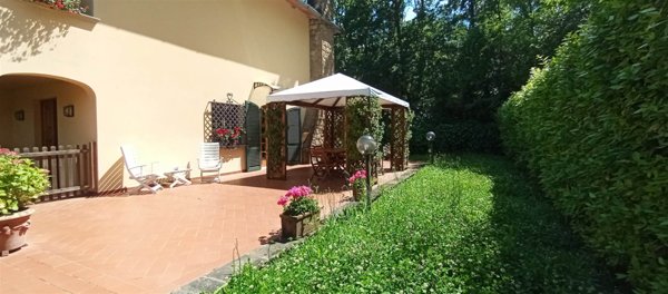 casa indipendente in vendita a Pistoia in zona Centro Città