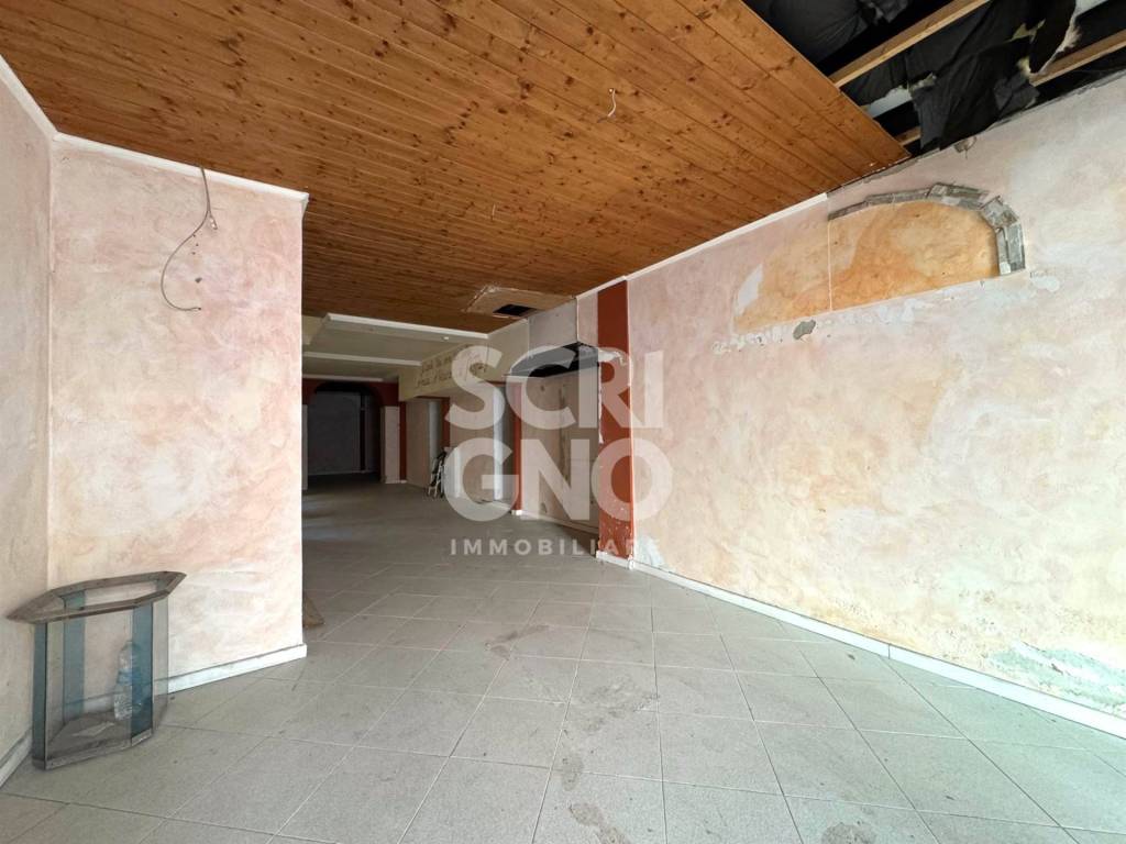 negozio in vendita a Pistoia in zona Centro Città