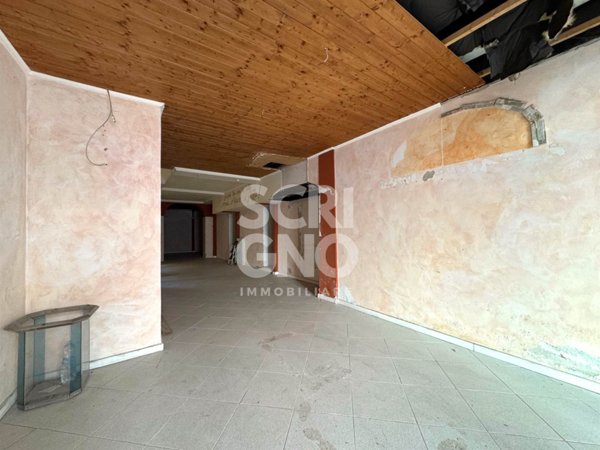 negozio in vendita a Pistoia in zona Centro Città