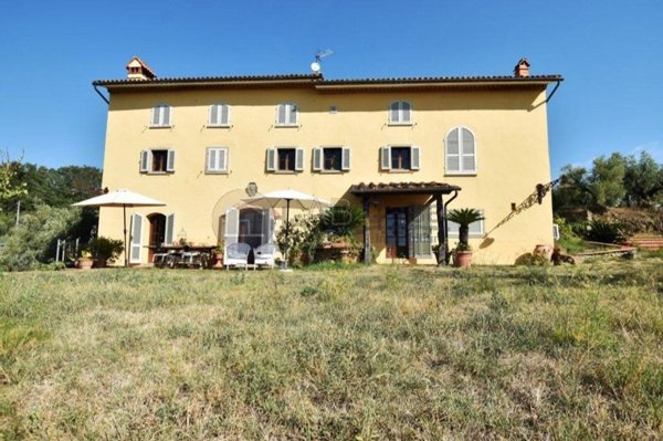 casa indipendente in vendita a Pistoia in zona Campiglio