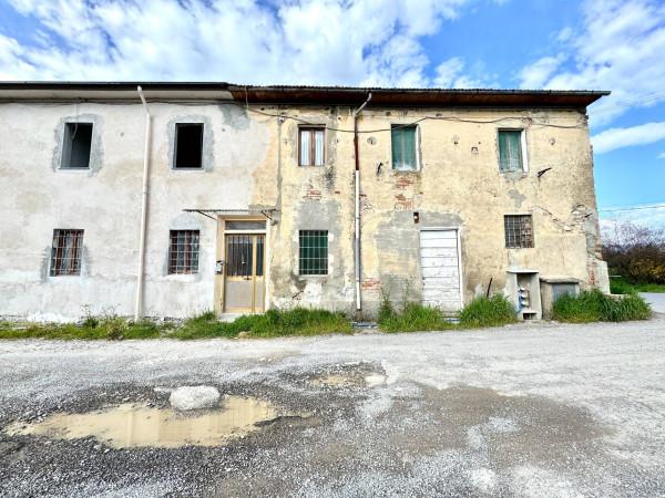 casa indipendente in vendita a Pistoia