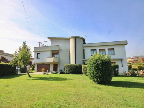 casa indipendente in vendita a Pistoia in zona Stadio