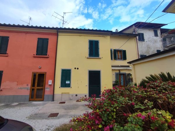 casa indipendente in vendita a Pistoia