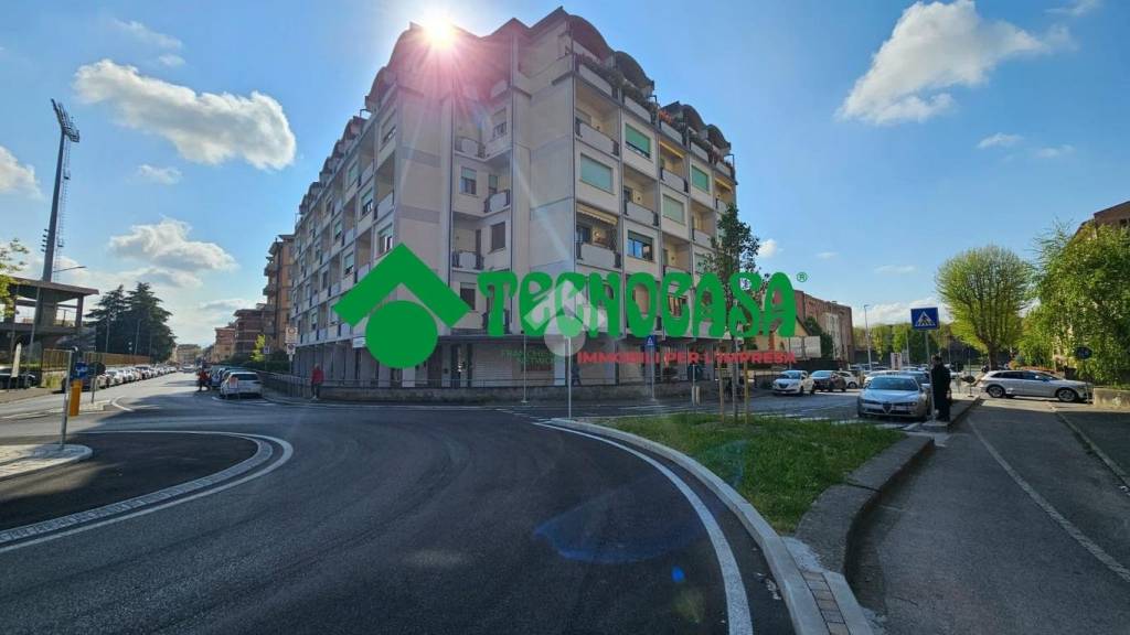 ufficio in vendita a Pistoia in zona Stadio