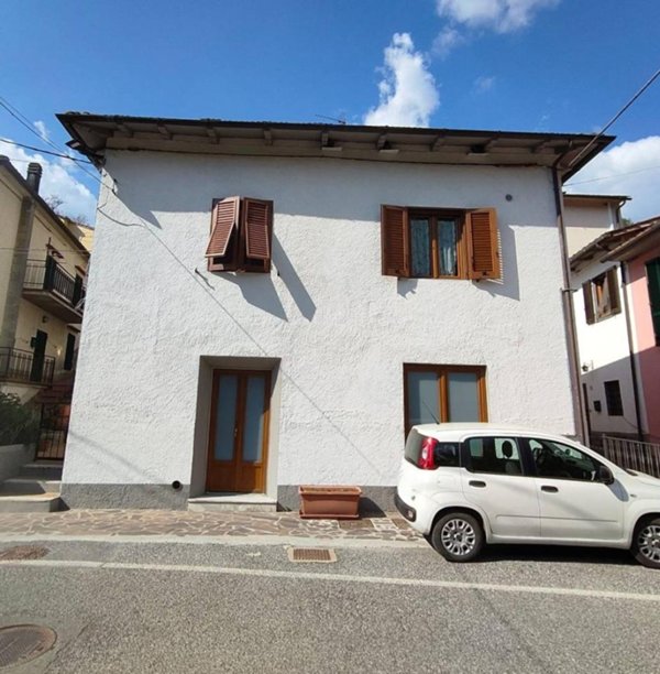 casa indipendente in vendita a Pistoia in zona Santomoro