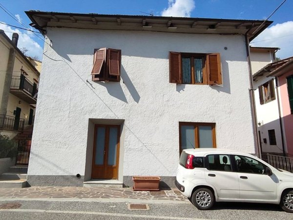 casa indipendente in vendita a Pistoia in zona Santomoro