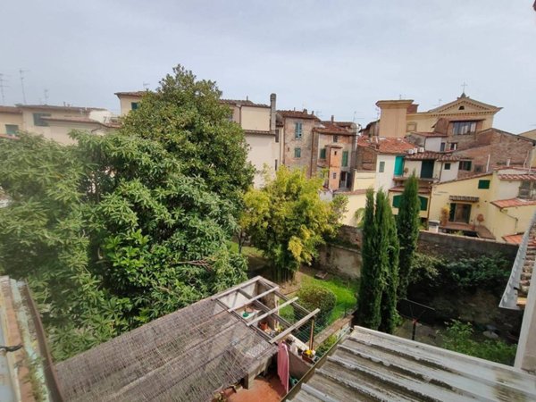 casa indipendente in vendita a Pistoia in zona Centro Città