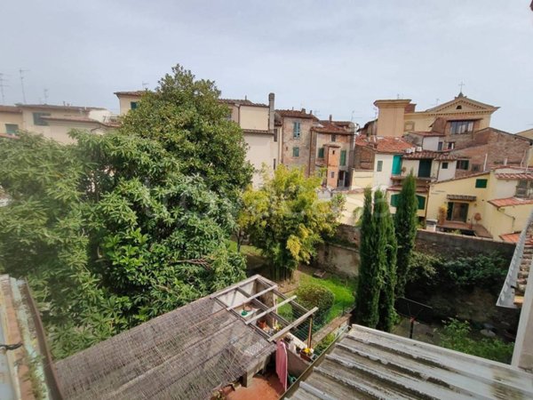 casa indipendente in vendita a Pistoia in zona Centro Città