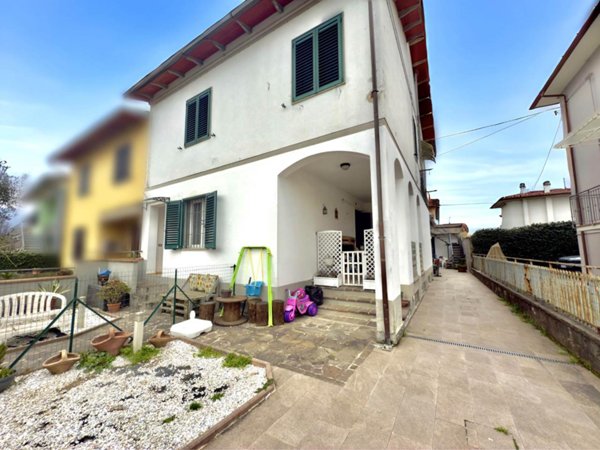 casa indipendente in vendita a Pistoia