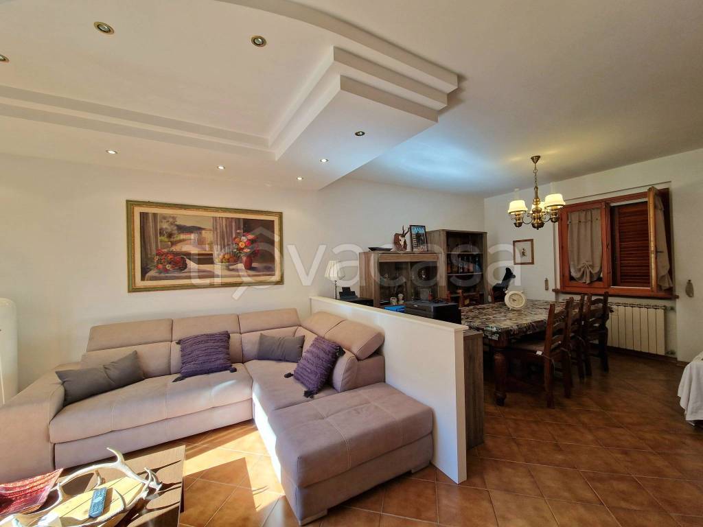 casa indipendente in vendita a Pistoia in zona Baggio