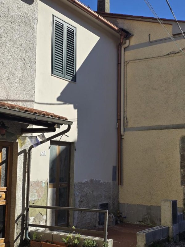casa indipendente in vendita a Pistoia in zona Le Grazie