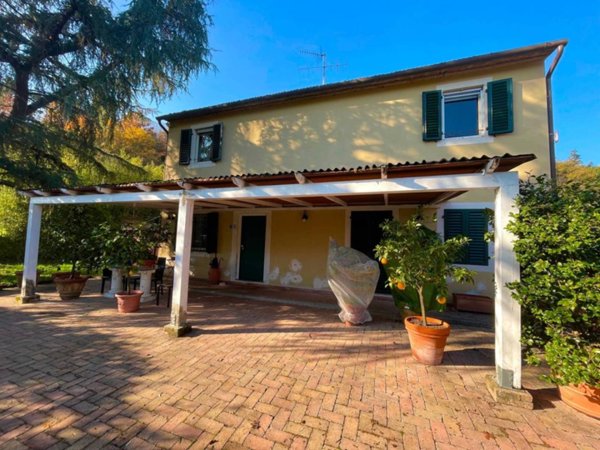 casa indipendente in vendita a Pistoia in zona Spazzavento