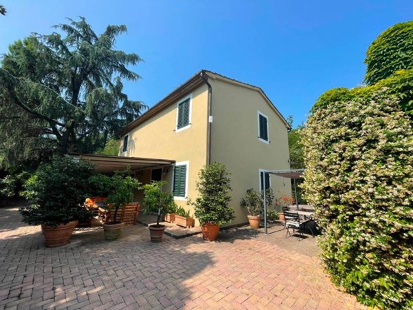 casa indipendente in vendita a Pistoia in zona Spazzavento