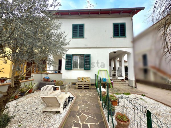 casa indipendente in vendita a Pistoia