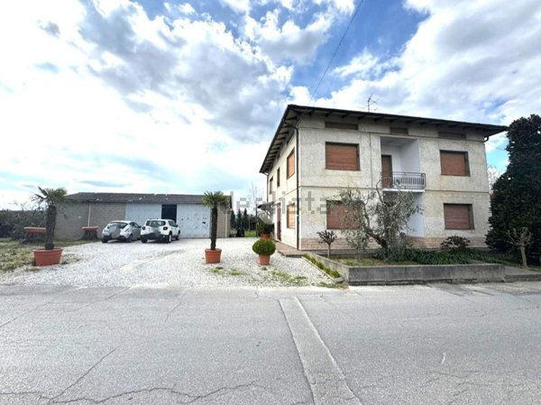casa indipendente in vendita a Pistoia