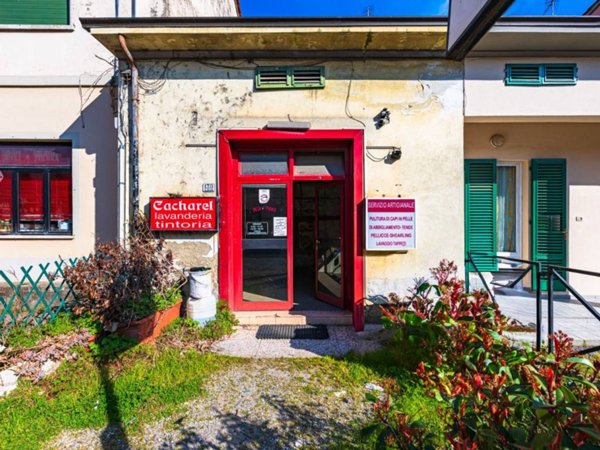 negozio in vendita a Pistoia in zona Spazzavento