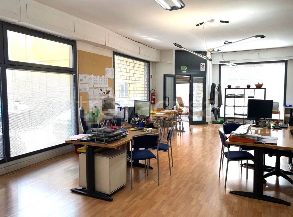 negozio in vendita a Pistoia in zona Centro Città