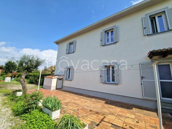 casa indipendente in vendita a Pistoia in zona Bottegone