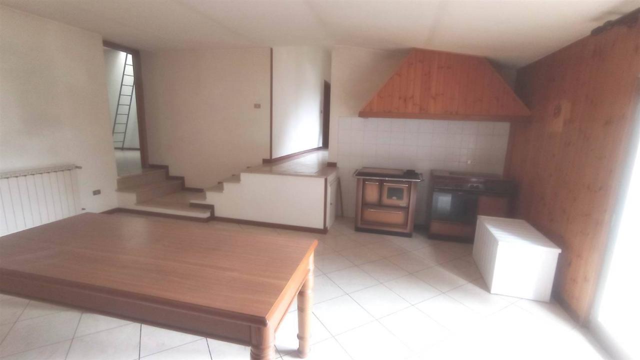 casa indipendente in vendita a Pistoia in zona Le Piastre