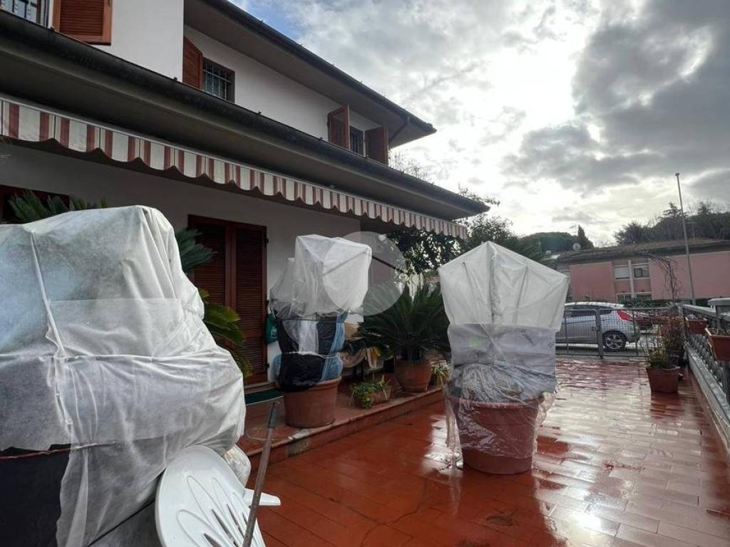 casa indipendente in vendita a Pistoia