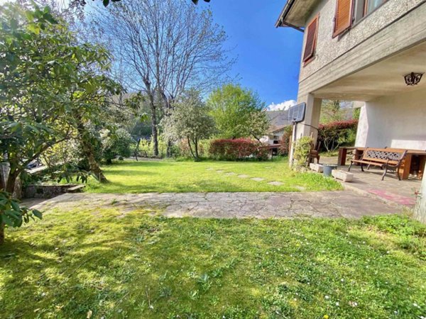 casa indipendente in vendita a Pistoia in zona Le Piastre