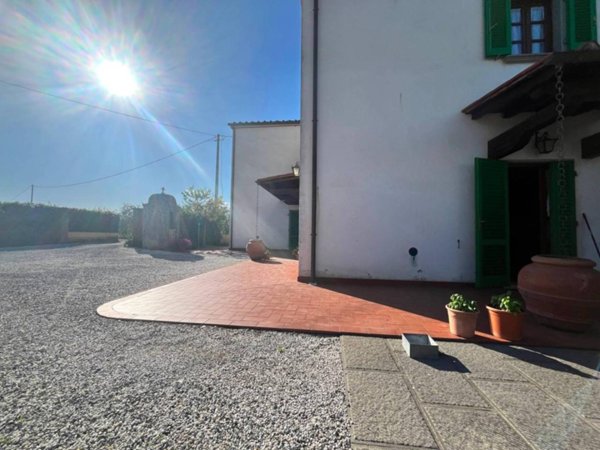 casa indipendente in vendita a Pistoia in zona Bottegone