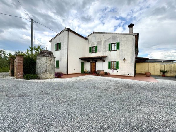 casa indipendente in vendita a Pistoia in zona Bottegone