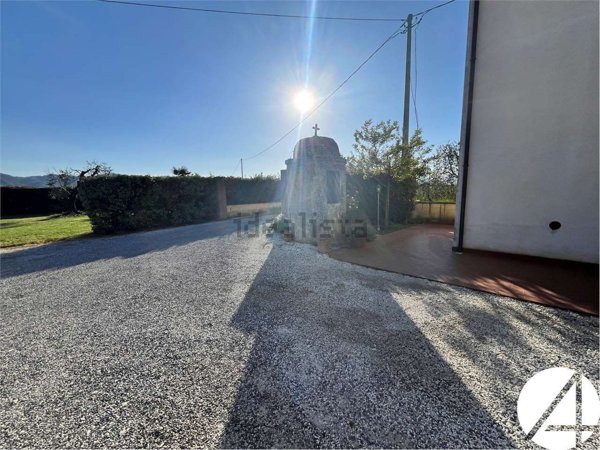 casa indipendente in vendita a Pistoia in zona Bottegone