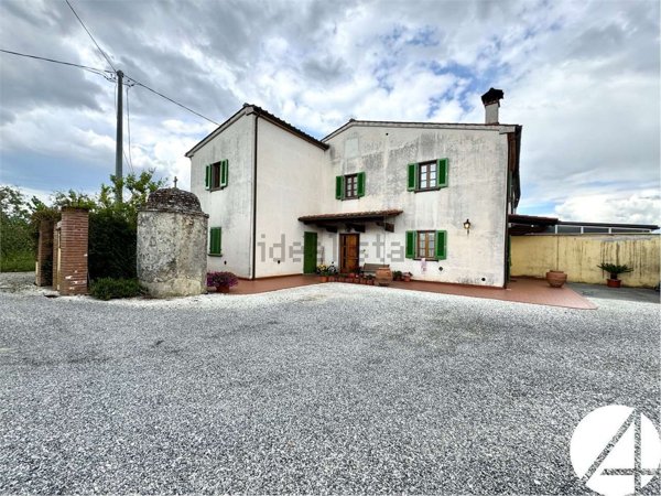 casa indipendente in vendita a Pistoia in zona Bottegone
