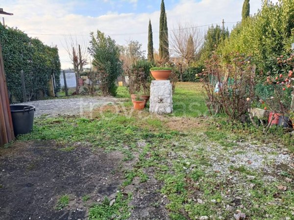 casa indipendente in vendita a Pistoia in zona Bottegone