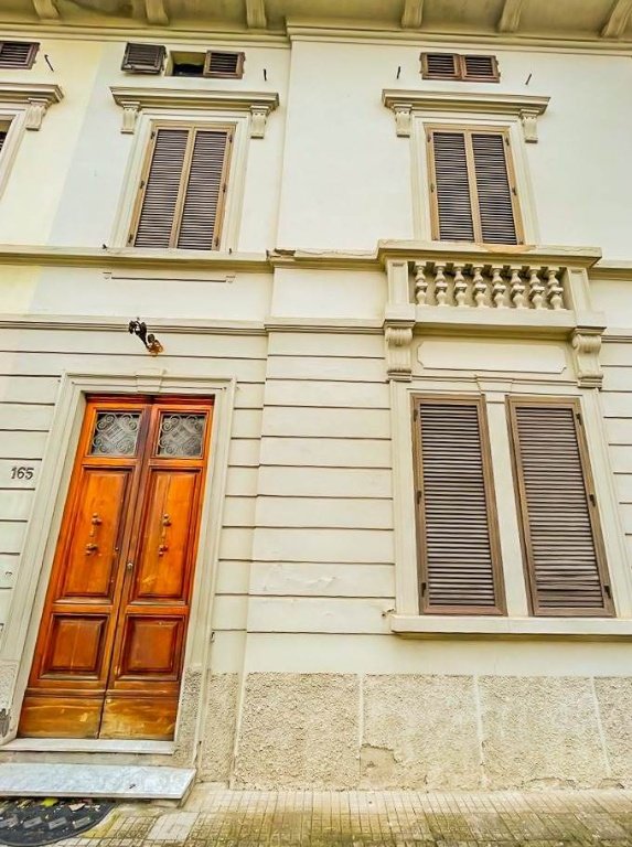 casa indipendente in vendita a Pistoia in zona Stadio