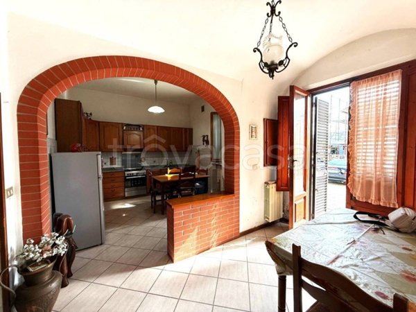 casa indipendente in vendita a Pistoia in zona Bottegone
