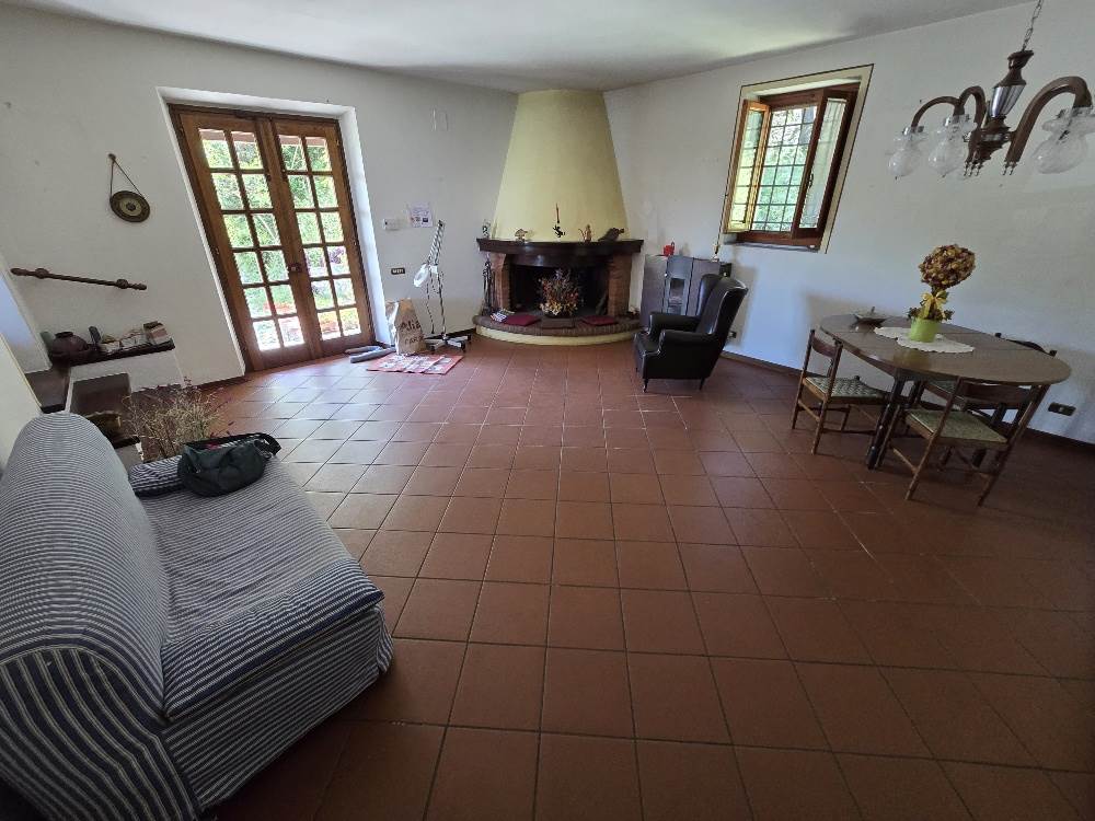 casa indipendente in vendita a Pistoia in zona Valdibrana