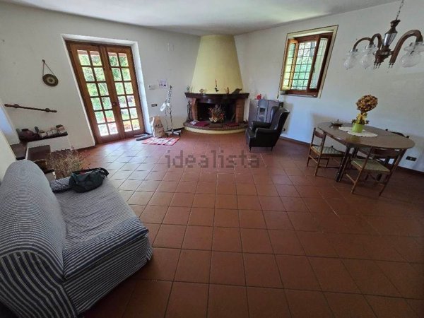 esavano in vendita a Pistoia in zona San Felice