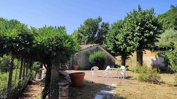 casa indipendente in vendita a Pistoia in zona Valdibrana