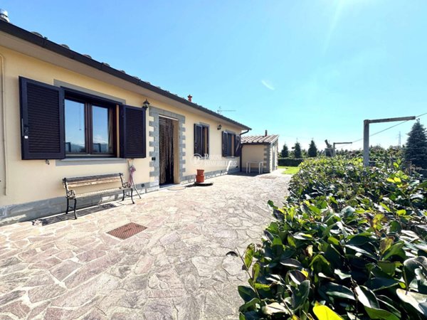 casa indipendente in vendita a Pistoia in zona Spazzavento