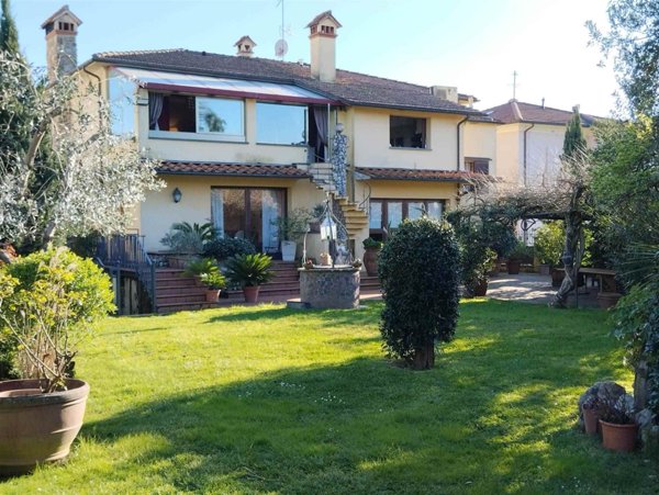 casa indipendente in vendita a Pistoia