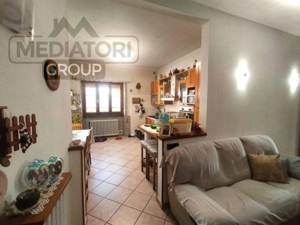 casa indipendente in vendita a Pistoia in zona Cireglio