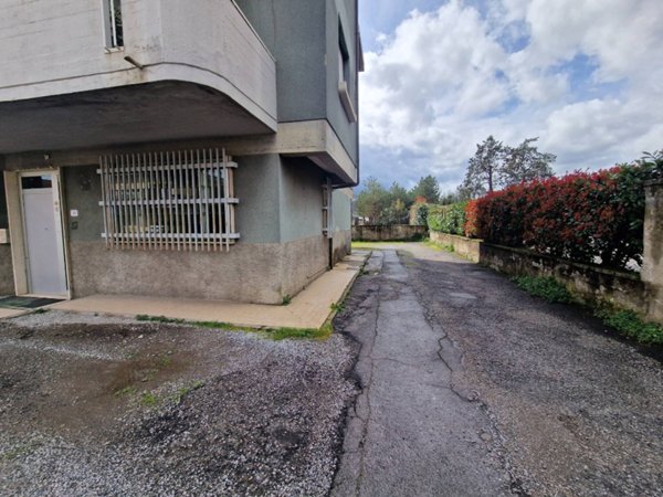 ufficio in vendita a Pistoia in zona Bottegone