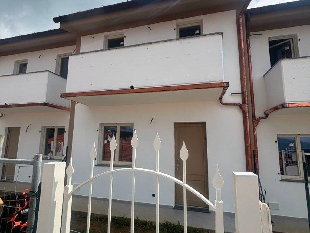 casa indipendente in vendita a Pistoia in zona Baggio