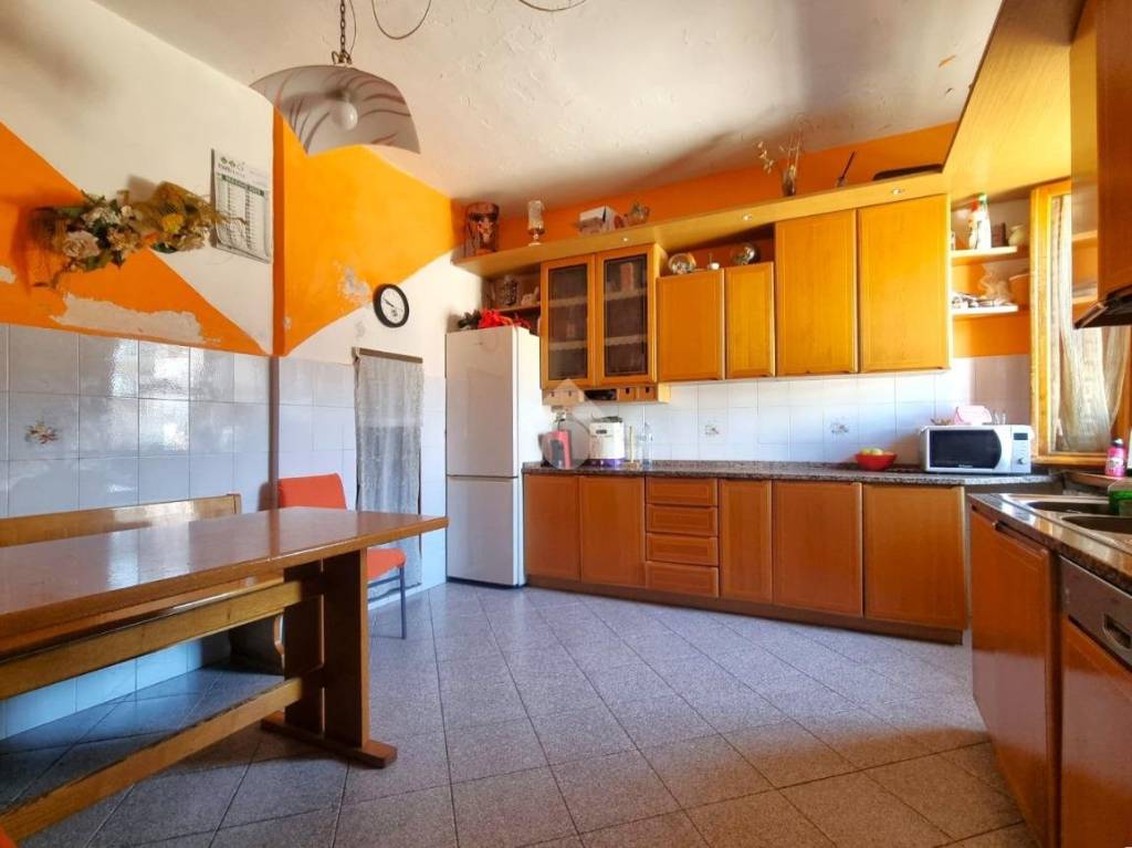 casa indipendente in vendita a Pistoia in zona Bottegone