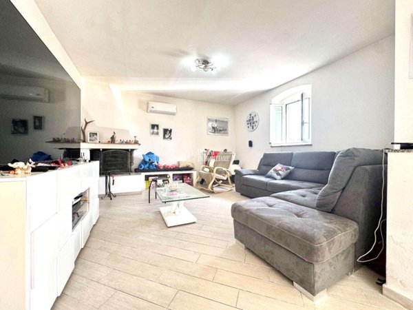 casa indipendente in vendita a Pistoia in zona Spazzavento