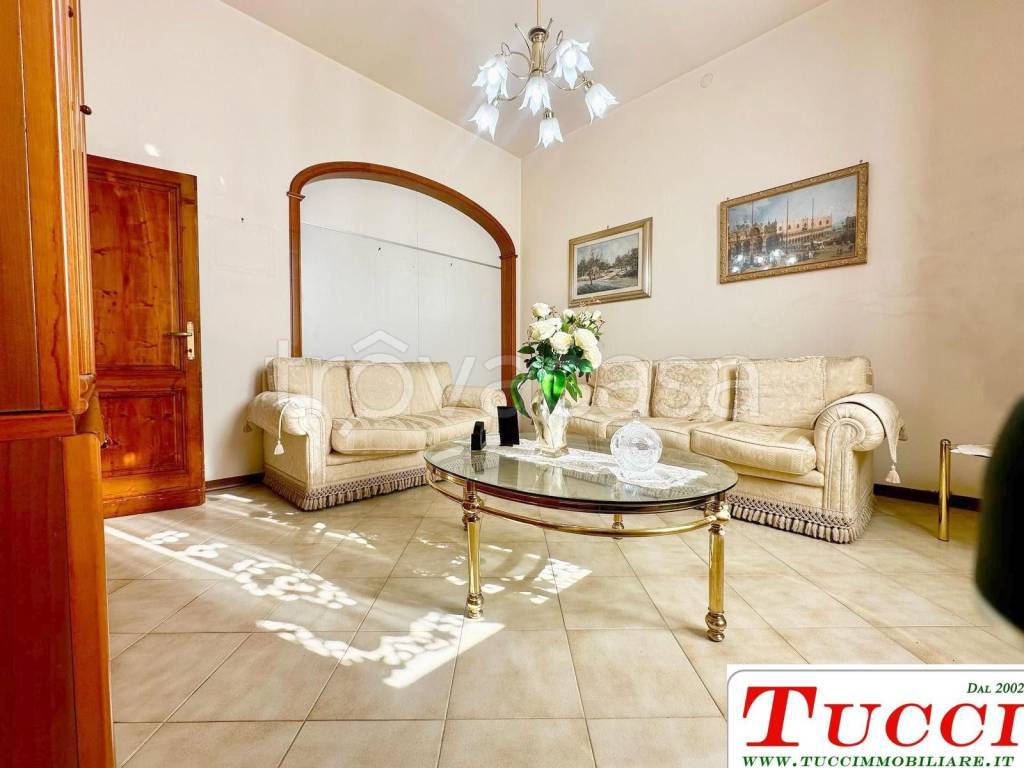 casa indipendente in vendita a Pistoia in zona Centro Città